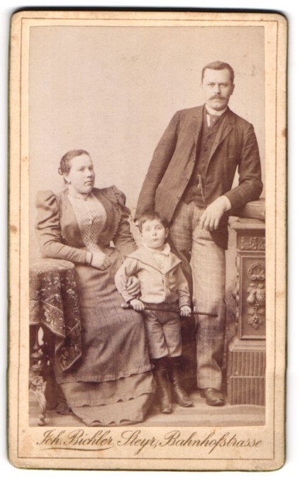 Photograph Joh. Bichler, Steyr, middle-class couple with little boy