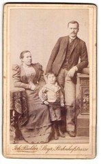 Photograph Joh. Bichler, Steyr, middle-class couple with little boy