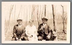 Photograph Men Lady Dog & Beer Vintage Photo 1920s (K1093)
