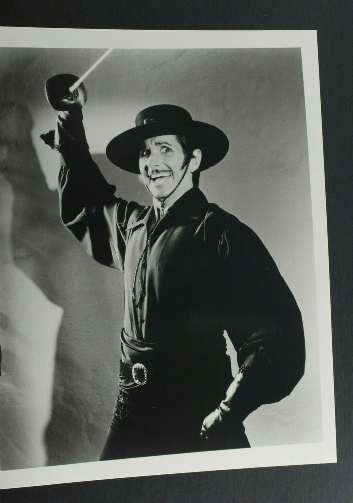 George Hamilton Zorro The Gay Blade Publicity- 8×10″ Photo Print- Vintage L1250C