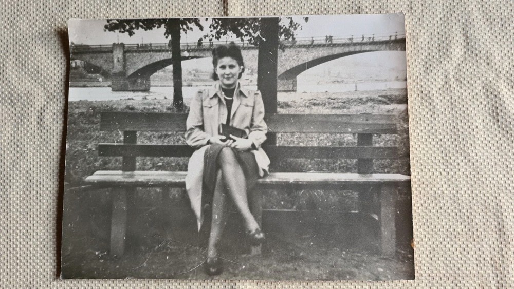 Large Vintage Picture 23cm x 30cm Lady 1940s B/W