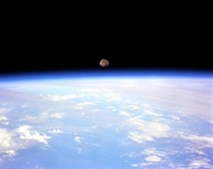 New NASA Photo: Moonset over Earth from Space Shuttle Discovery – 6 Sizes!