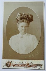 CdV Photo Portrait Wealthy Lady with Flowers Hat Königstein 1900s (F2620