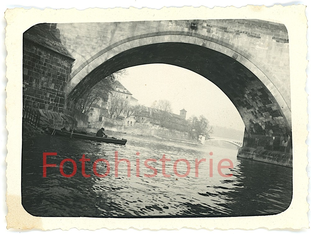 Photo Czech Republic PRAGUE Charles Bridge 1930 – Great Motif Fisherman, Boat, City View