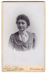 Photograph Karl Lang, Mülsen I. S., young lady in fashion dress
