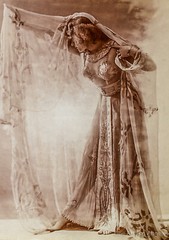 Leopold Reutlinger Photo, Colette, in «Reve d»Egypte» 1907
