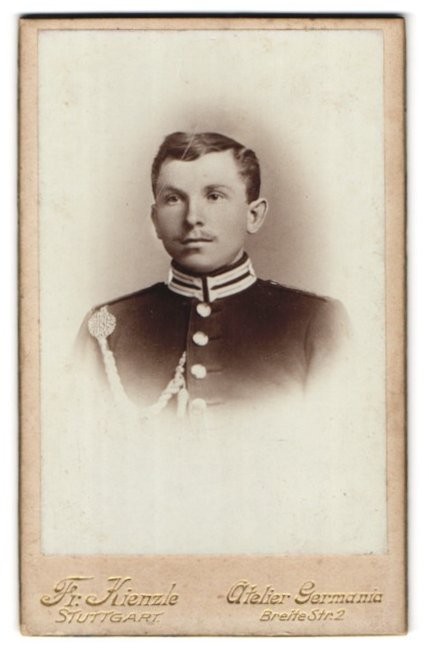 Photograph Fr. Kienzle, Stuttgart, Breite Str. 2, portrait soldier in guard Unif