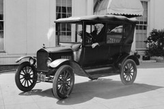 New Photo: 1921 Model T Ford Automobile, «Tin Lizzie» at White House – 6 Sizes!