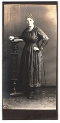 Photograph M. Appel, Berlin, Neue Königstraße 2, middle-class woman in black