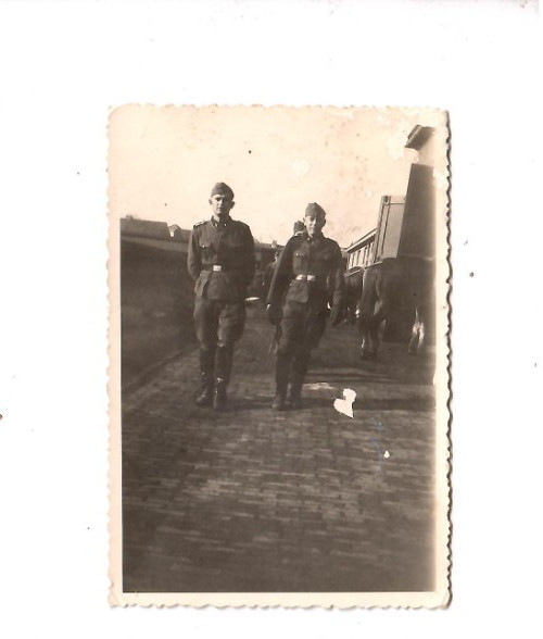 6110- Photo * 2 Soldiers, Train, Battery * Amersfoort 1943