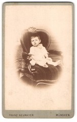 Photograph Franz Neumayer, Munich, Neuhauserstraße 4, toddler with annoyed