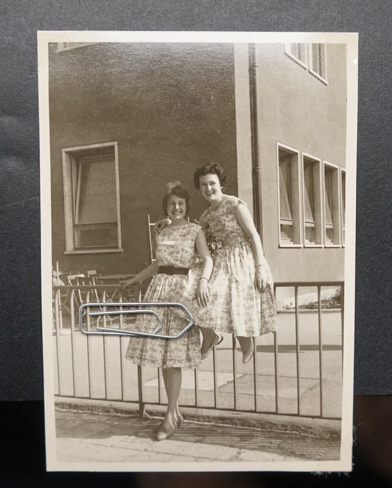 Photo portrait young women summer dress 1959 Prien Chiemsee Aschau friends picture