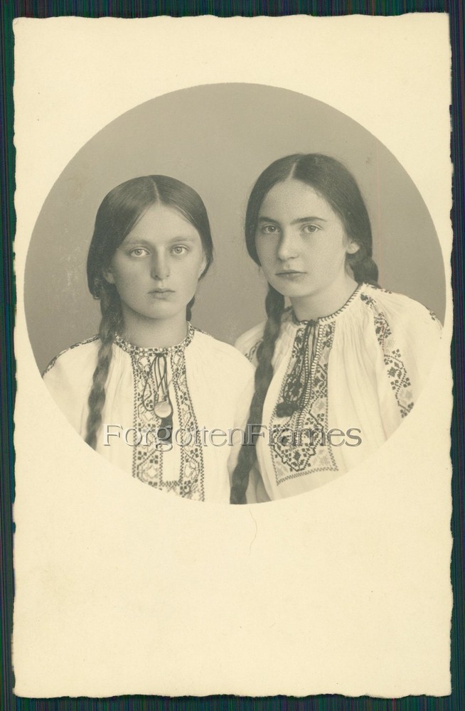 Photo Pretty Girls Pigtails Galicia Ukraine Poland Poses PIGTAIL GIRL Photo 1918