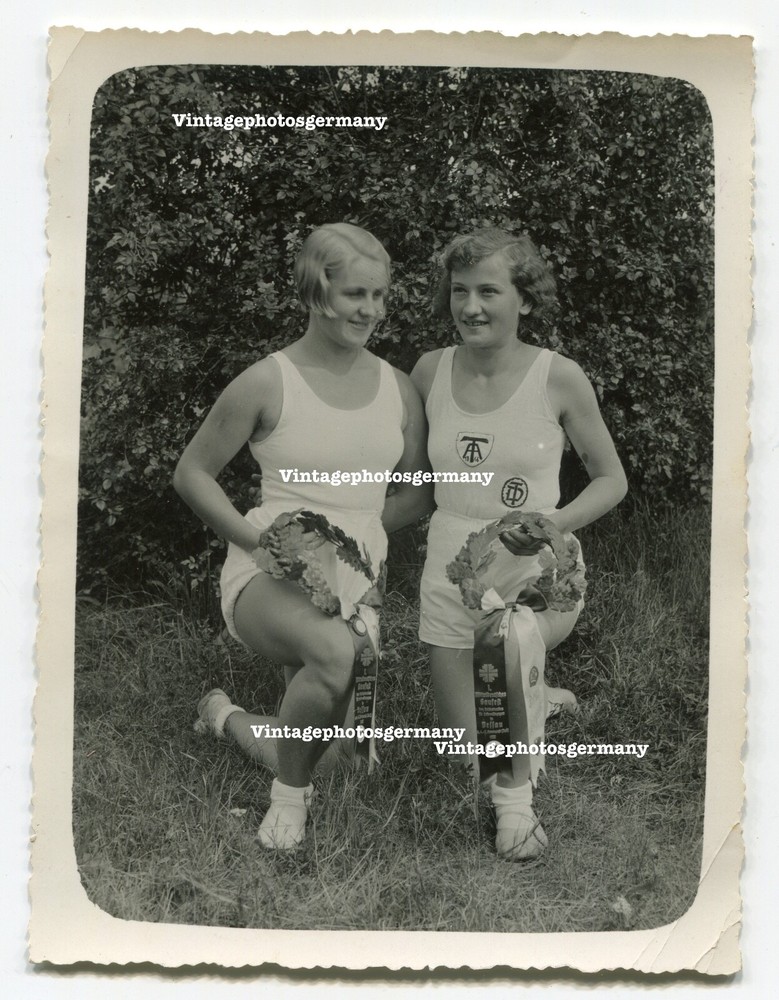 D2755 Foto 30er Jahre Dessau Girls Frauen Mädchen Sport Sportler Sieger TA 1866