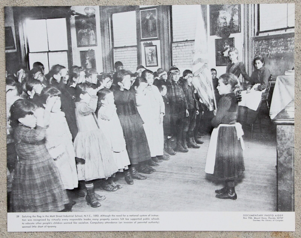 11×14 PHOTO NEW YORK SCHOOL CHILDREN SALUTING AMERICAN FLAG PLEDGE OF ALLEGIANCE