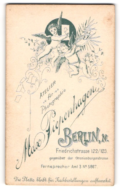 Photography Max Piepenhagen, Berlin, Friedrichstr. 122/123, two angels with photo
