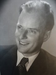 «THEN»: PHOTO, PHOTOGRAPH, PORTRAIT, MAN, GENTLEMAN, ELEGANT, FASHION, HISTORY, STYLE!