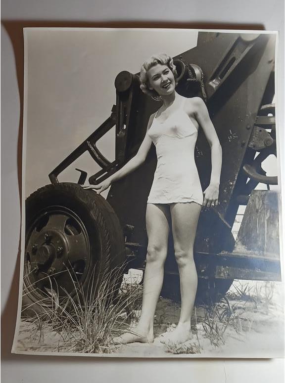 ORIGINAL PHOTOGRAPH SWIMSUIT MODEL ON BEACH W MACHINERY 1940’S TO 1950’S 11 X 14