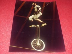 [CIRCUS] LARGE VINTAGE PHOTO / ACROBAT Ca 1980 40 X 30 Cm Colors