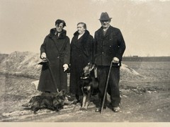 🐕 Walk with Two Dogs, Couple with Lady, ~1930/40s Original Photo 6×9