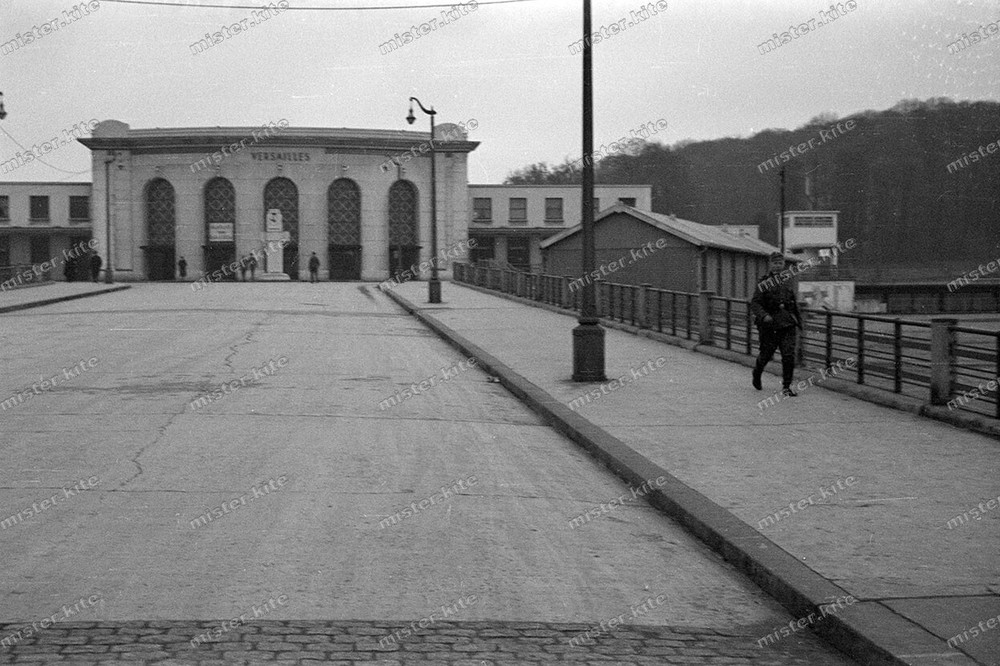 Negative-Versailles-Station-France-Infantry-Regiment-107-1940-175