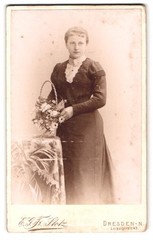 Photograph Friedrich Stotz, Dresden, Leipzigerstr. 49, Lady with Flower Basket in F