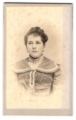 Photograph A. Irl, Mittenwald a.I., portrait woman in beautiful dress with lace