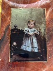 2 Antique Crystoleum Photos Convex Glass – Child Portraits Circa 1890 – Size 16x11cm