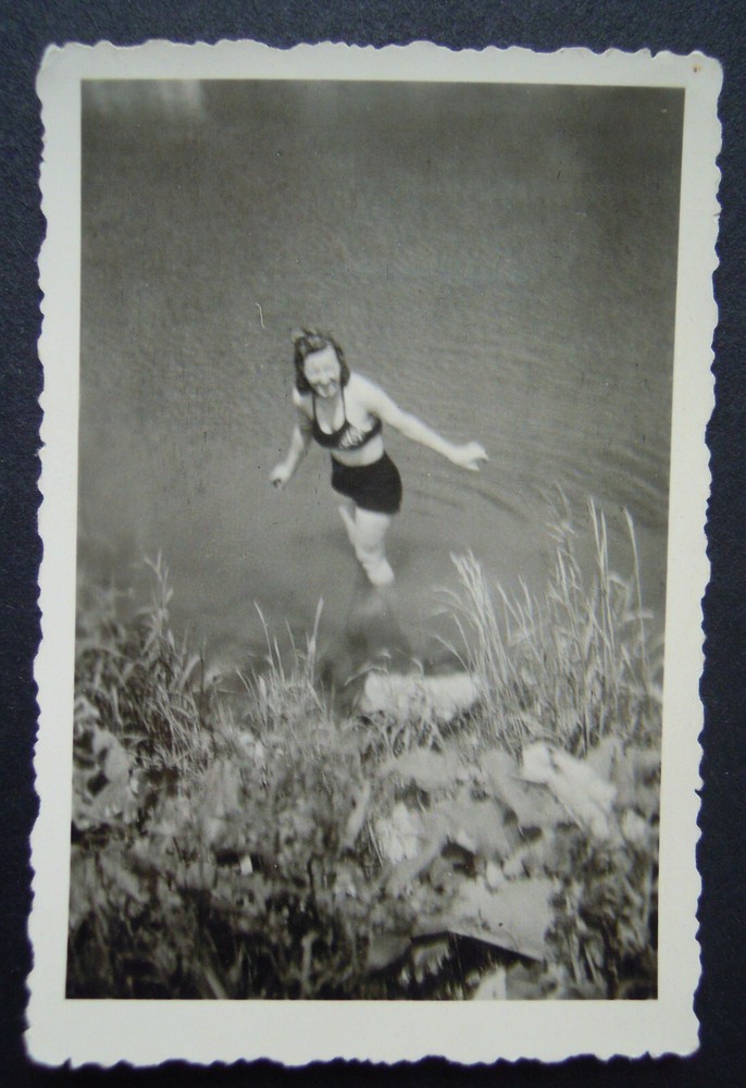 1942 GIRLS YOUTH LADY WOMAN NUDE SWIMSUIT MAID 6X9 ORIGINAL PHOTO