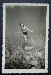 1942 GIRLS YOUTH LADY WOMAN NUDE SWIMSUIT MAID 6X9 ORIGINAL PHOTO