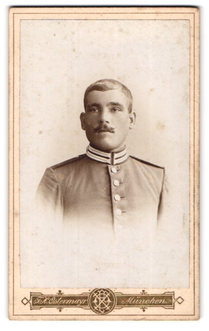 Photograph F. X. Ostermayer, Munich, Karlsplatz 6, Soldier in Guard Uniform