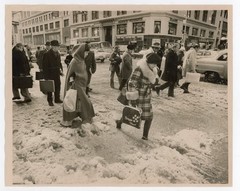 NYC Commuters in Snow 42nd and Madison 1975 Press Photo