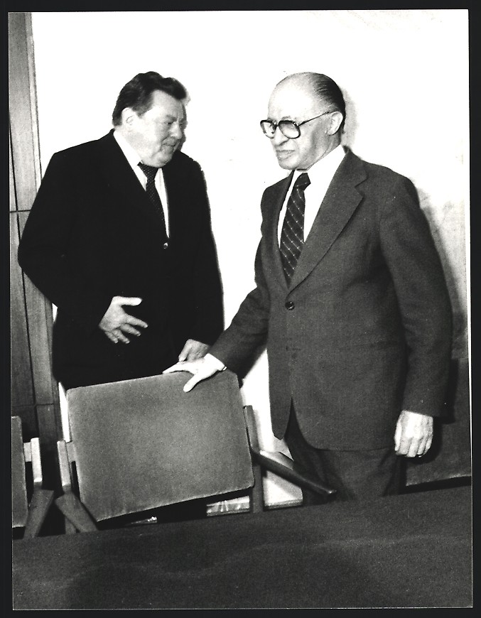 Photograph WEREK, Bonn, F. J. Strauss in Israel with the Prime Minister there