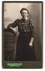 Photograph Giselsons’ studio, Gefle, Nygatan 39, woman in skirt and patterned