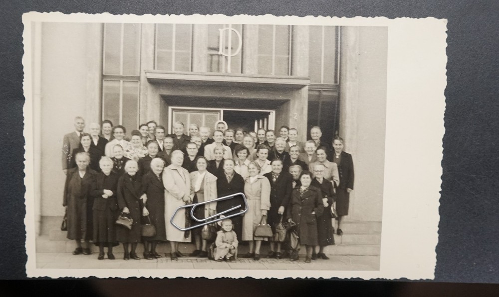 Photo Portrait Employee Women Company Building House Number 2 Oberhausen Sign PK