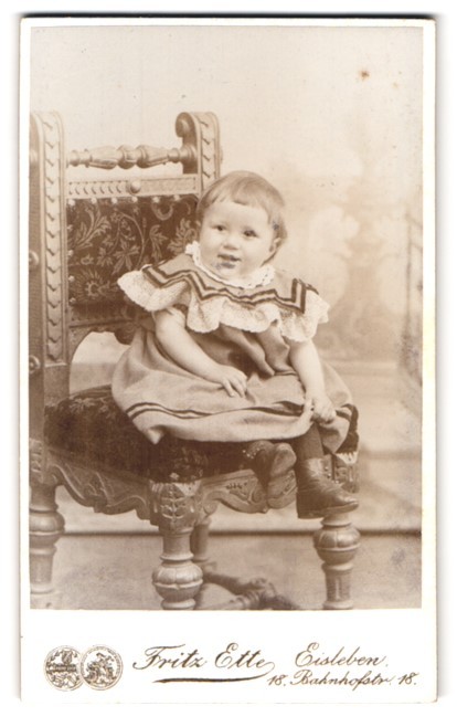Photography Fritz Ette, Eisleben, Bahnhofstr. 18, portrait little girl in class
