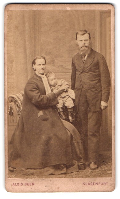 Photography Alois Beer, Klagenfurt, family portrait with child CDV/cabinet photo