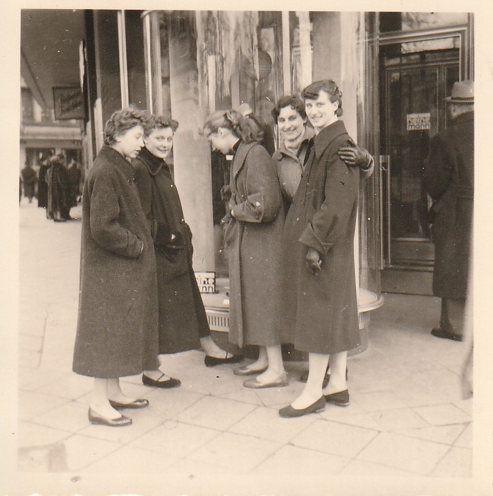 Vintage Photo Pretty Women in Fine Coat Fashion Snapshot 1954-1