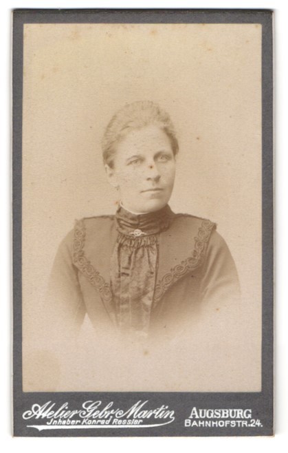 Photography Studio Gebr. Martin, Augsburg, Bahnhofstr. 24, bourgeois in high g