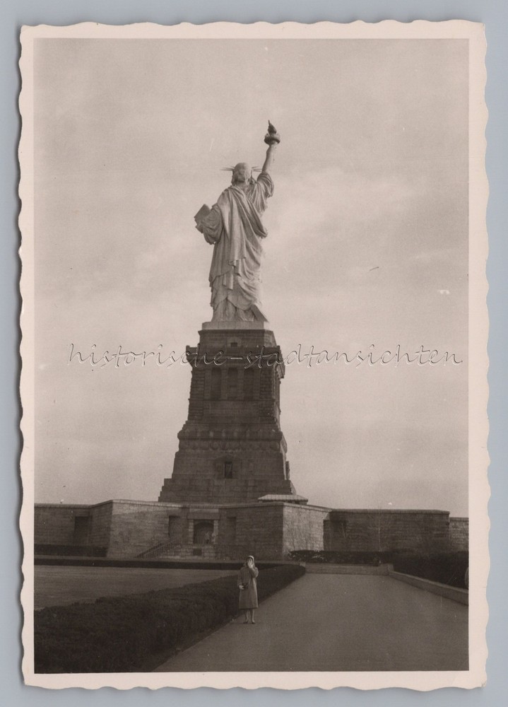 New York USA 1959 – Statue of Liberty – Vintage Photo 1950s