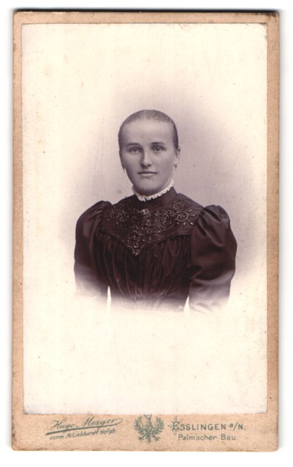 Photograph Hugo Mezger, Esslingen a/N., portrait young lady with tied back