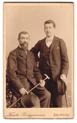 Photograph Friedrich Brüggemann, Leipzig, Eisenbahnstr. 1, Mens With Hat & Spa