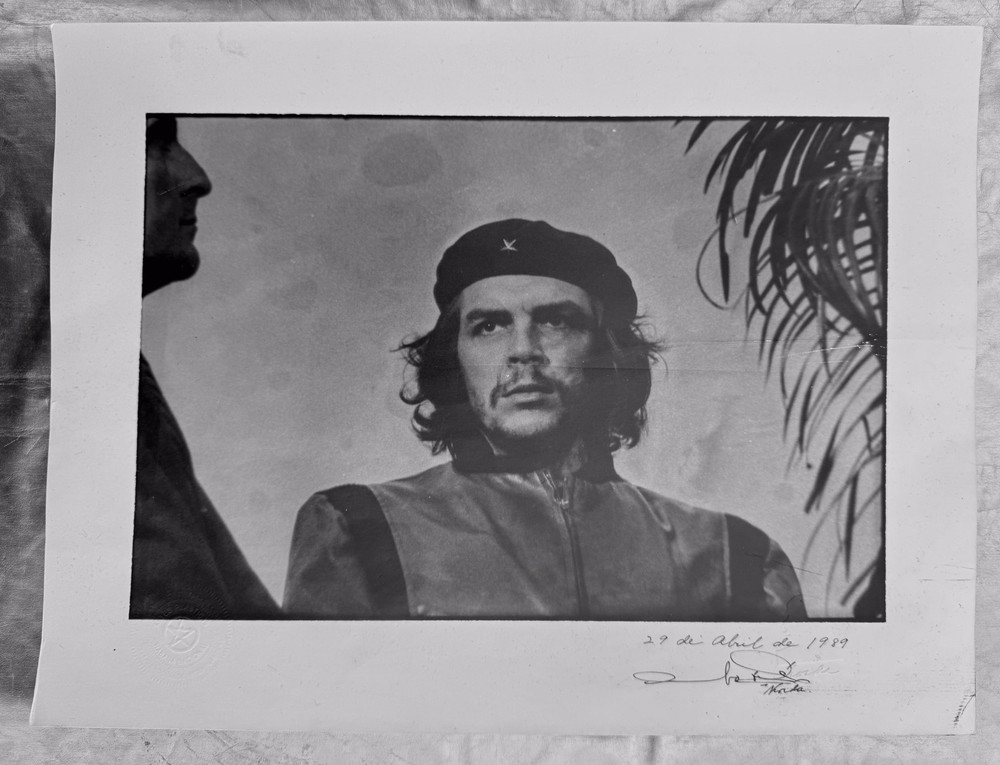 Che Guevara «Guerrillero Heroico» by Alberto Korda – Signed 1989 Print