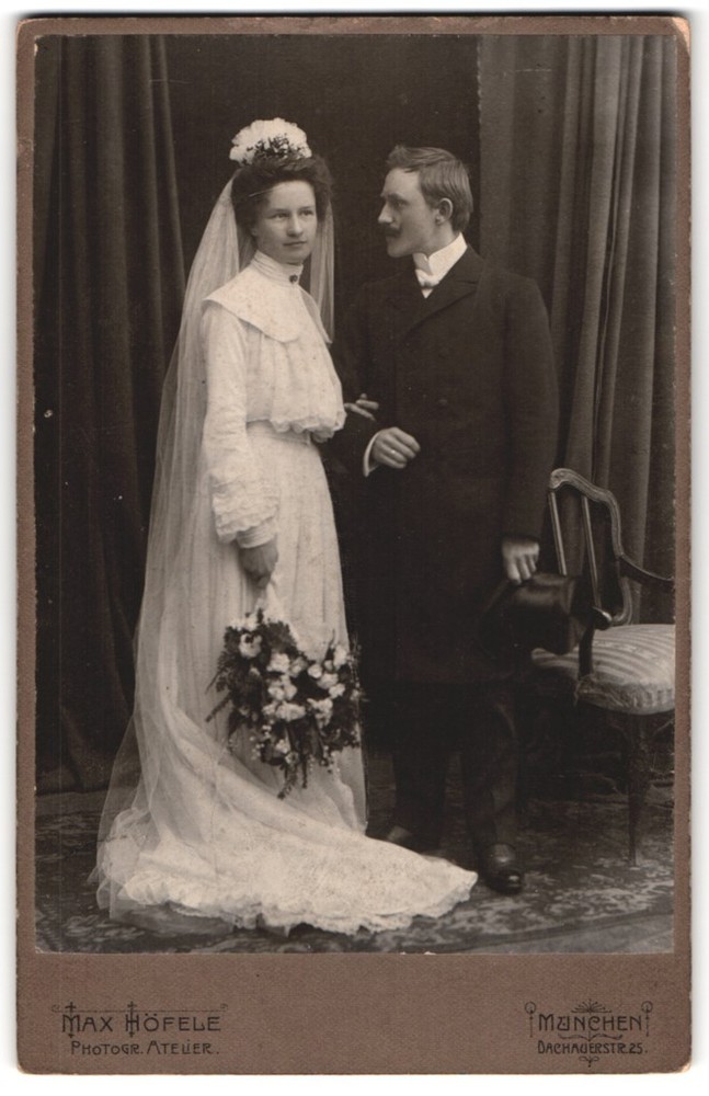 Photography Max Höfele, Munich, Dachauerstr. 25, Wedding Couple in Formal P