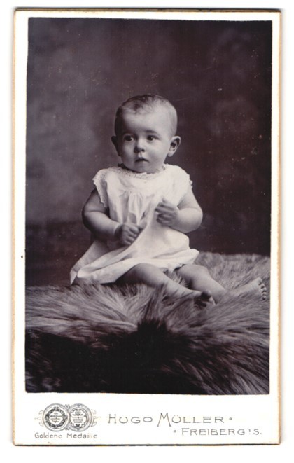 Photograph Hugo Müller, Freiberg i/S., Fischerstrasse 29, portrait sweet little