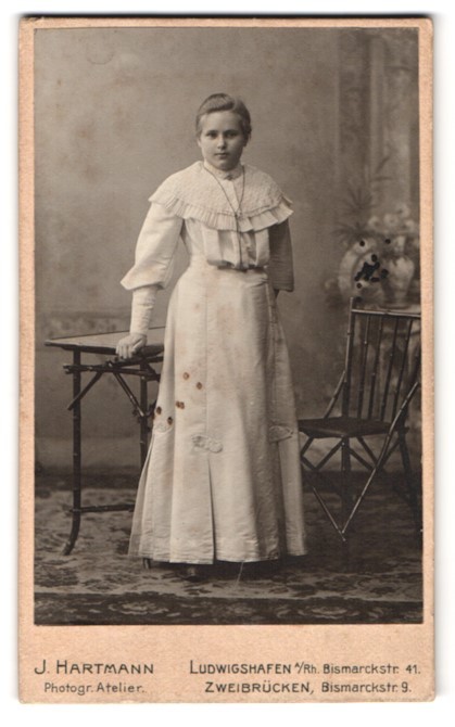 Photograph J. Hartmann, Ludwigshafen a. Rh., Bismarckstr. 41, Portrait Young Fr