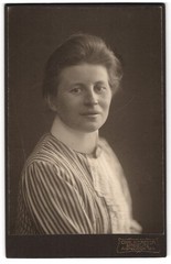 Photograph Carl Niemeyer, Steglitz, Albrechtstraße 123, lady in the best age mi