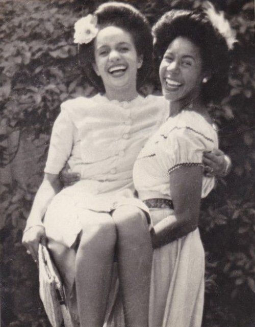 5##Photo negative film – Kissing women – Lesbian couple – Love – Kiss