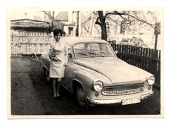 Photo woman at Wartburg 311 GDR car vintage car vintage photography