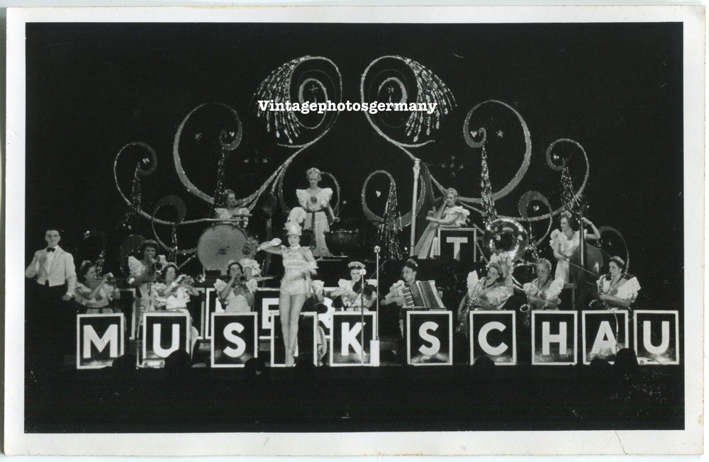 K7899 Foto Musik Zirkus Circus Künstler Frauen Band Kappelle Musikschau Girls